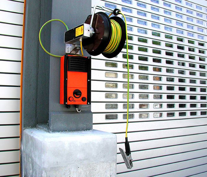 Enrouleur de câble avec liaison équipotentielle dans l'industrie chimique - alimentation électrique sûre et solution de mise à la terre