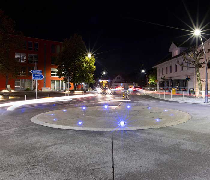 Luci a terra a LED nella rotatoria per l'illuminazione stradale e una migliore guida del traffico notturno