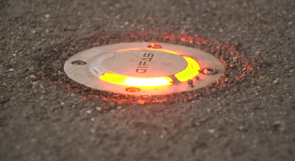 CircLED Bodenleuchte von GIFAS an der Hardbrücke Zürich – robuste Einbauleuchte für Verkehrsführung und Sicherheit im Aussenbereich