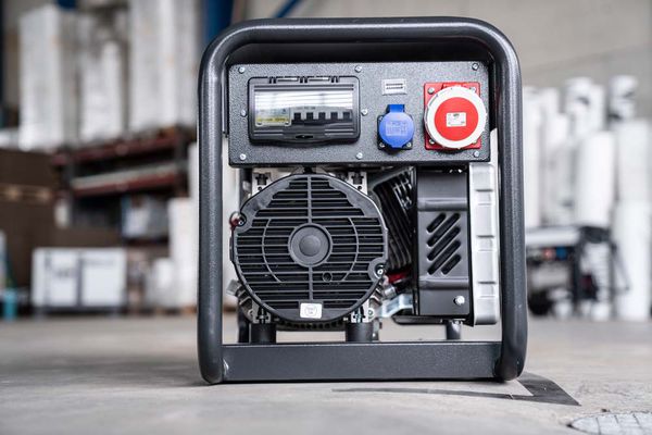 Mobile power generator with sockets and connections - reliable power supply for construction sites, emergency power and mobile applications