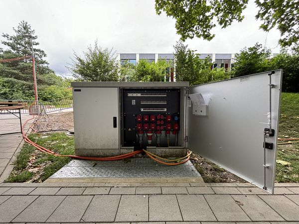 Open distribution cabin with power connections - temporary power supply for events and public spaces