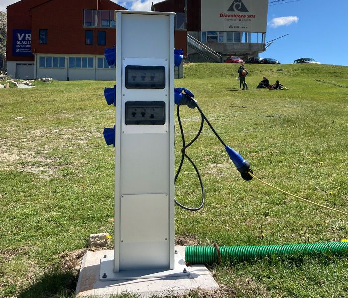 Colonne d'énergie en aluminium pour l'alimentation électrique sur le camping - solution fiable pour les caravanes