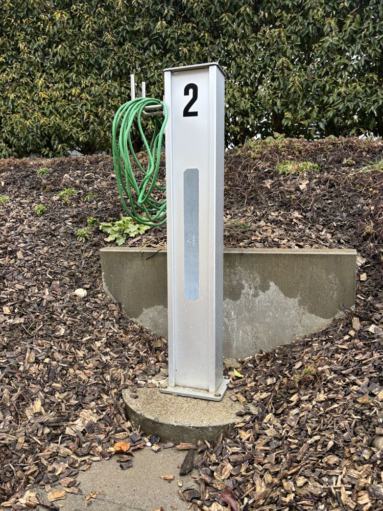 Colonna energetica come primo piano dell'alimentazione dei veicoli di emergenza nel settore dei servizi di emergenza