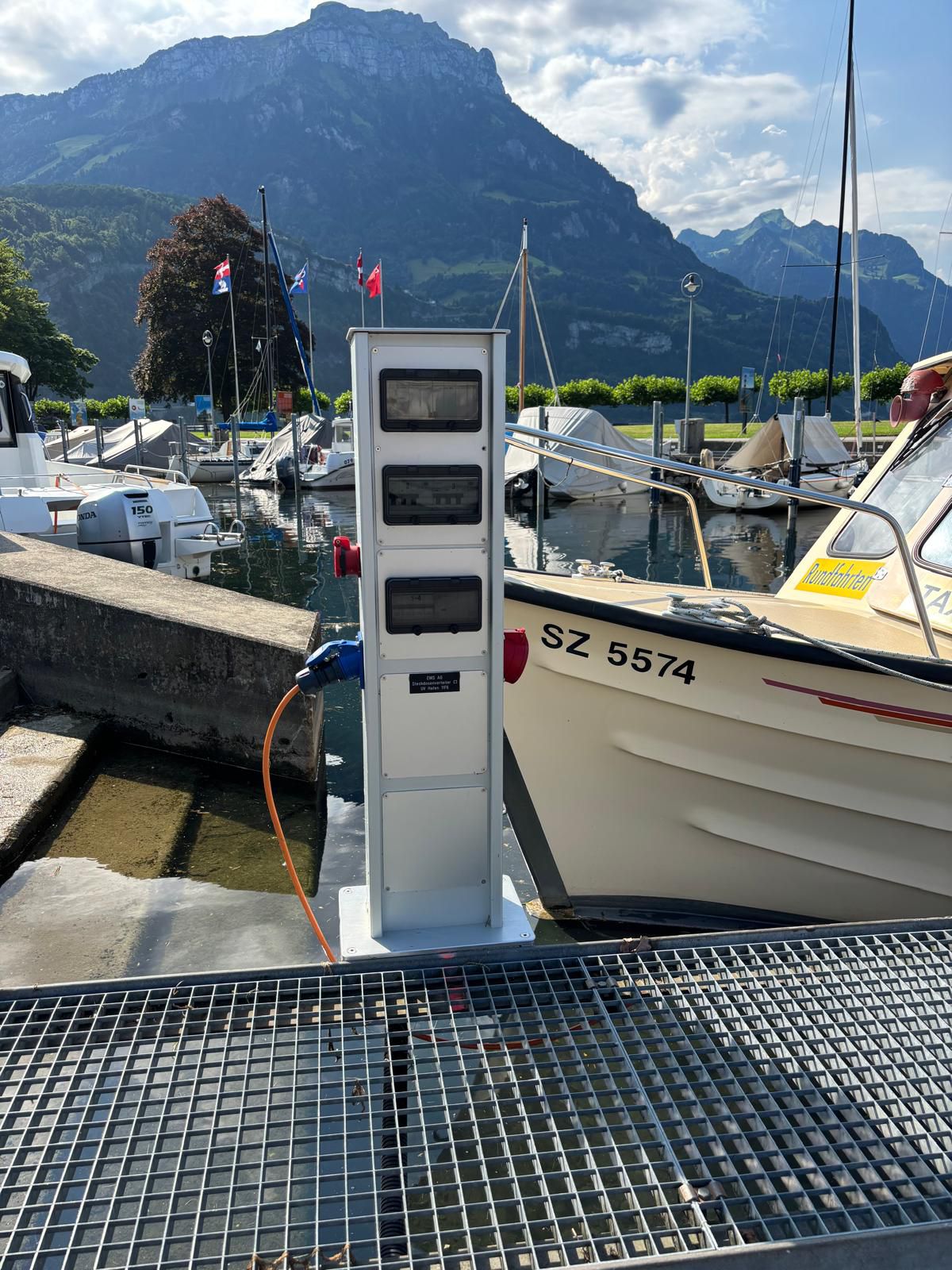 Stainless steel energy column in the Brunnen marina - secure power supply for boats and harbor facilities with GIFAS technology