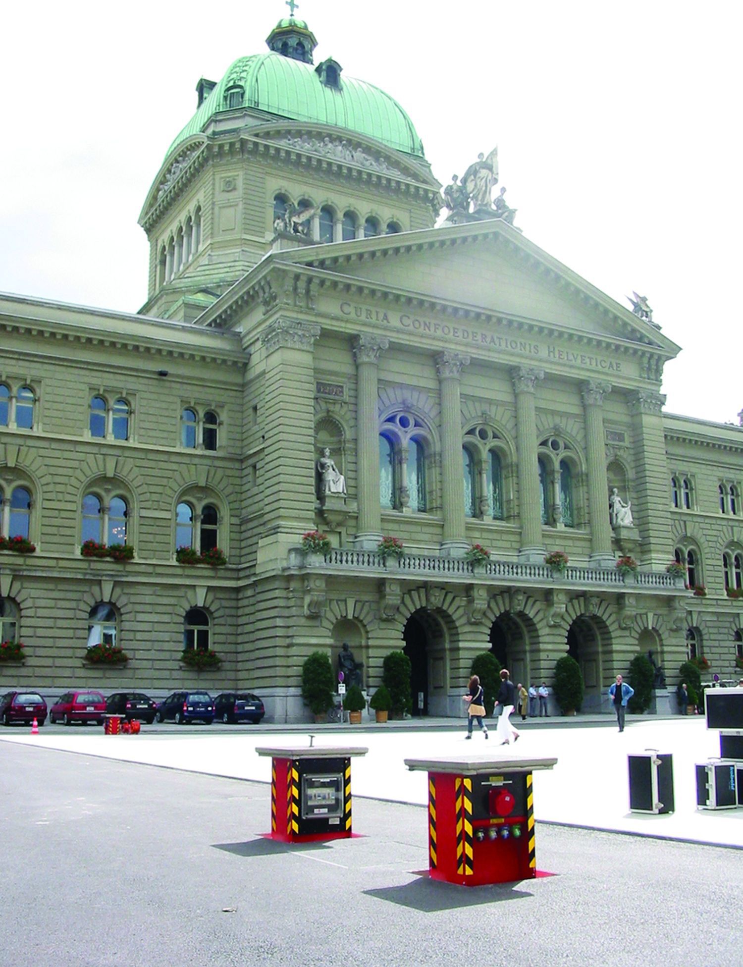 Campetto Unterflurverteiler vor dem Bundeshaus Bern – GIFAS Stromversorgungssystem für öffentliche Plätze und Veranstaltungen