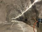 Éclairage de tunnel à LED avec rampe lumineuse FlexLED pour une alimentation électrique et un éclairage sûrs dans la construction de tunnels
