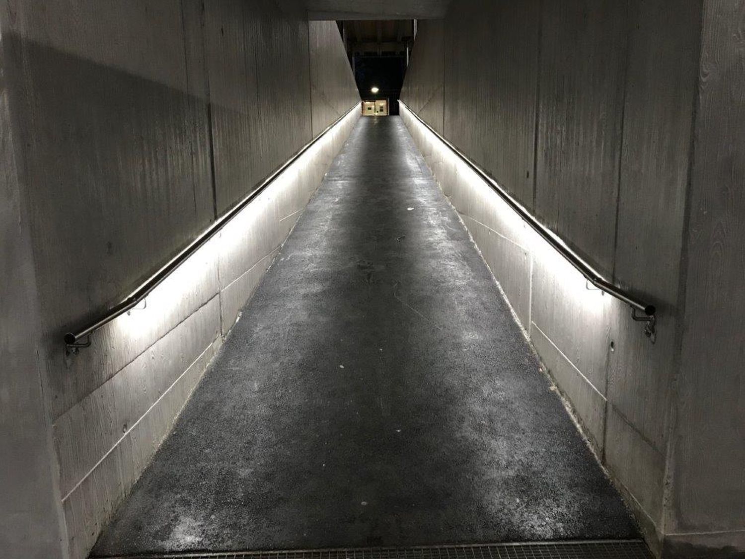 LED underpass lighting with GIFAS LaneLED INOX42 - uniform and safe illumination of the pedestrian area at Sembrancher station