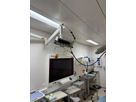 Il box per ospedale GIFAS sul braccio girevole nella sala operatoria della Hirslanden Klinik St. Anna: maggiore libertà di movimento e sicurezza per il personale medico.