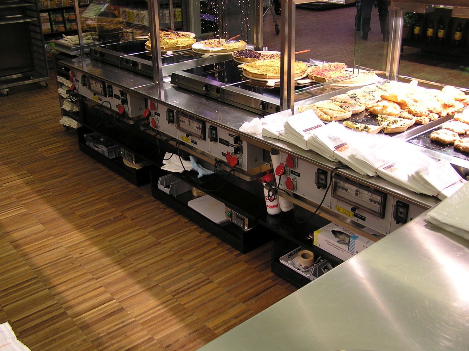 Distribuzione di corrente GIFAS nel settore della ristorazione - alimentazione affidabile per gli apparecchi di cottura nel settore dei take-away