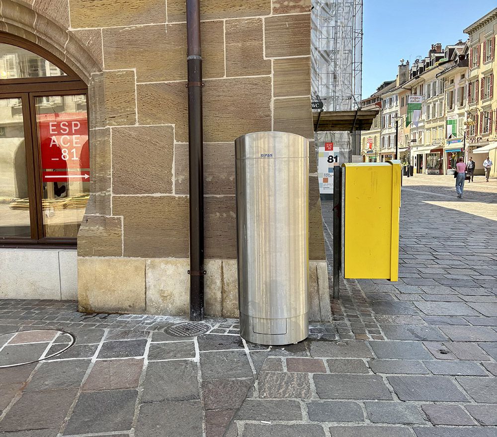 GIFAS RONDO L for discreet power supply in public spaces