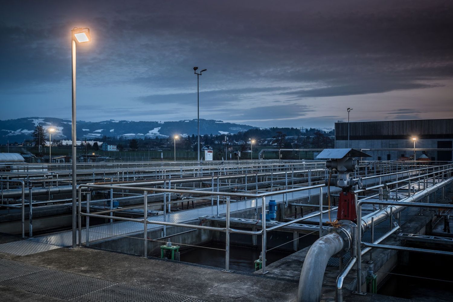 AlphaLUXX LED-Aussenbeleuchtung sorgt in der Abwasserreinigungsanlage Morgental für effizientes Licht und mehr Sicherheit