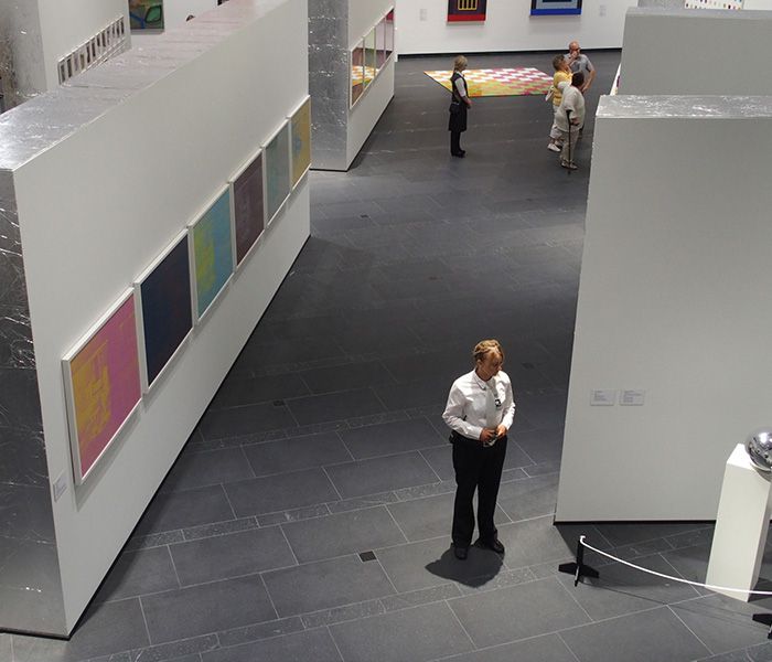 Presa a pavimento nello spazio museale - alimentazione discreta per mostre e istituzioni culturali