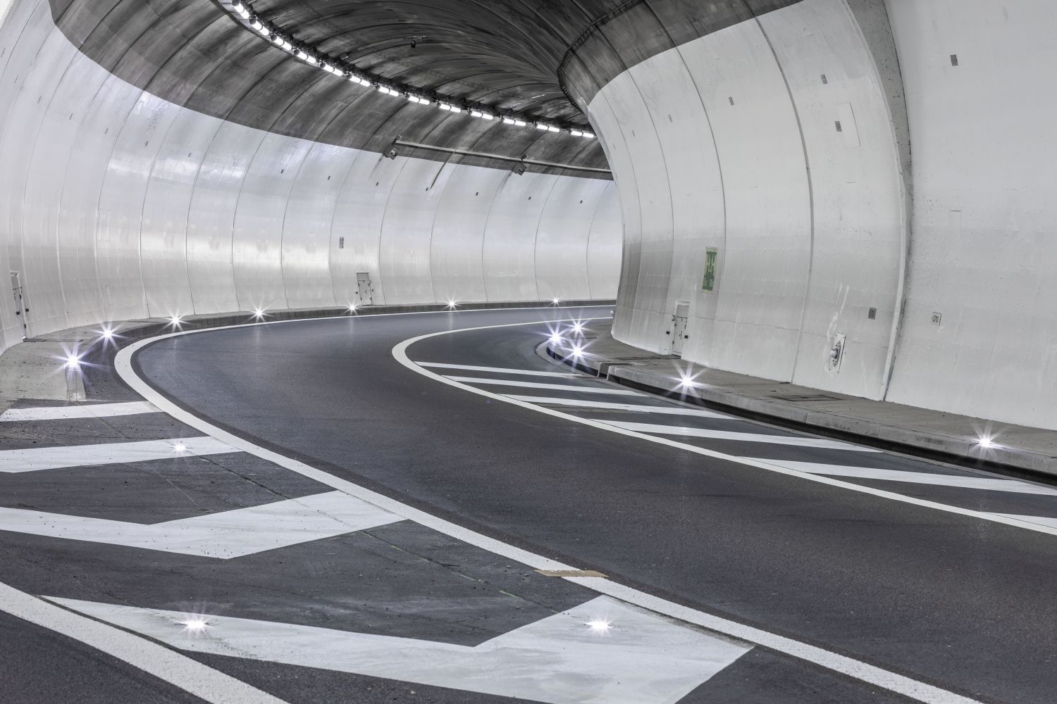 Tunnelbeleuchtung mit LED-Leitsystem – energieeffiziente Beleuchtung für Strassentunnel in Schaffhausen