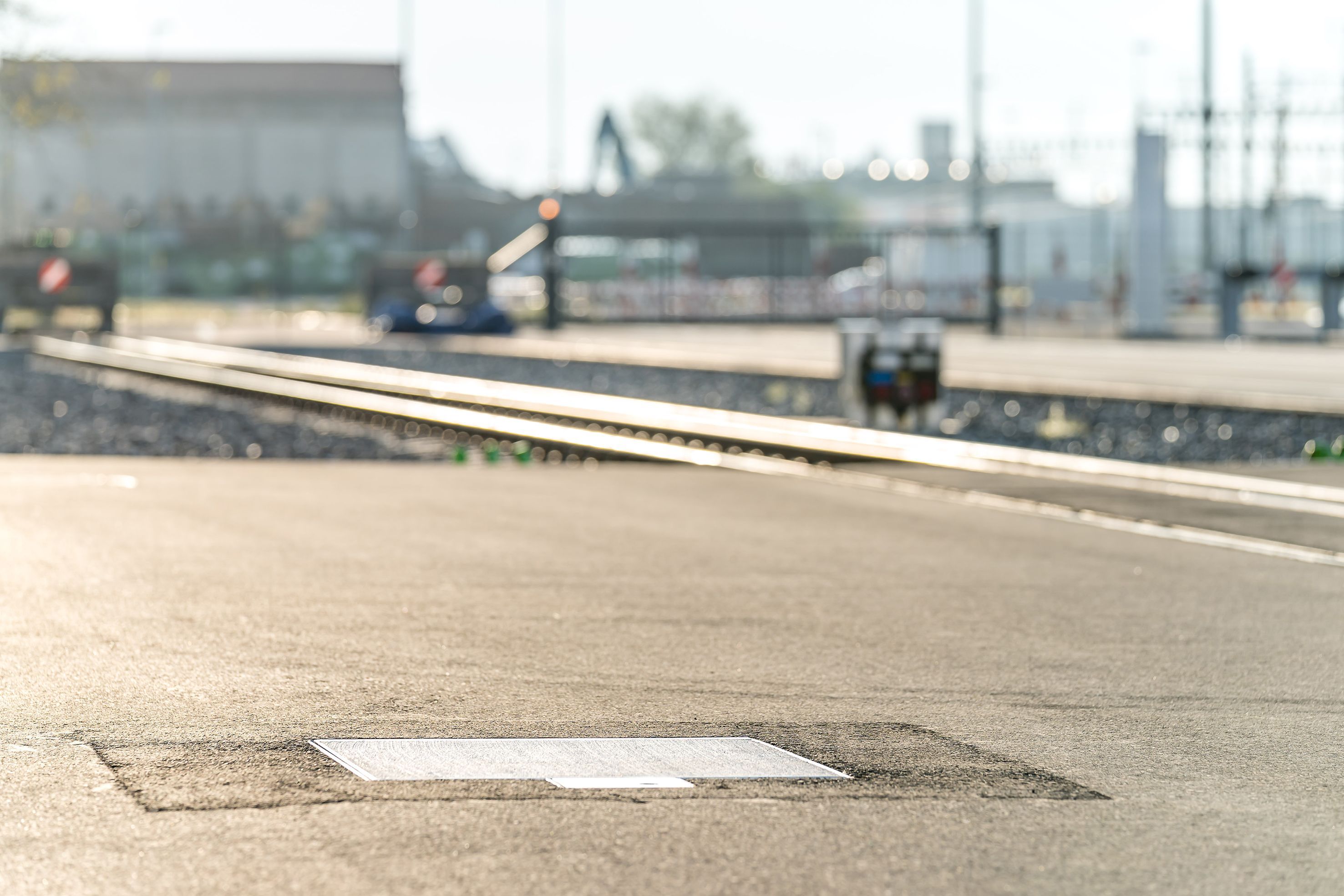 Enclosed underfloor distribution system at Stadler Rheintal AG in St. Margrethen - recessed power supply solution in the industrial area