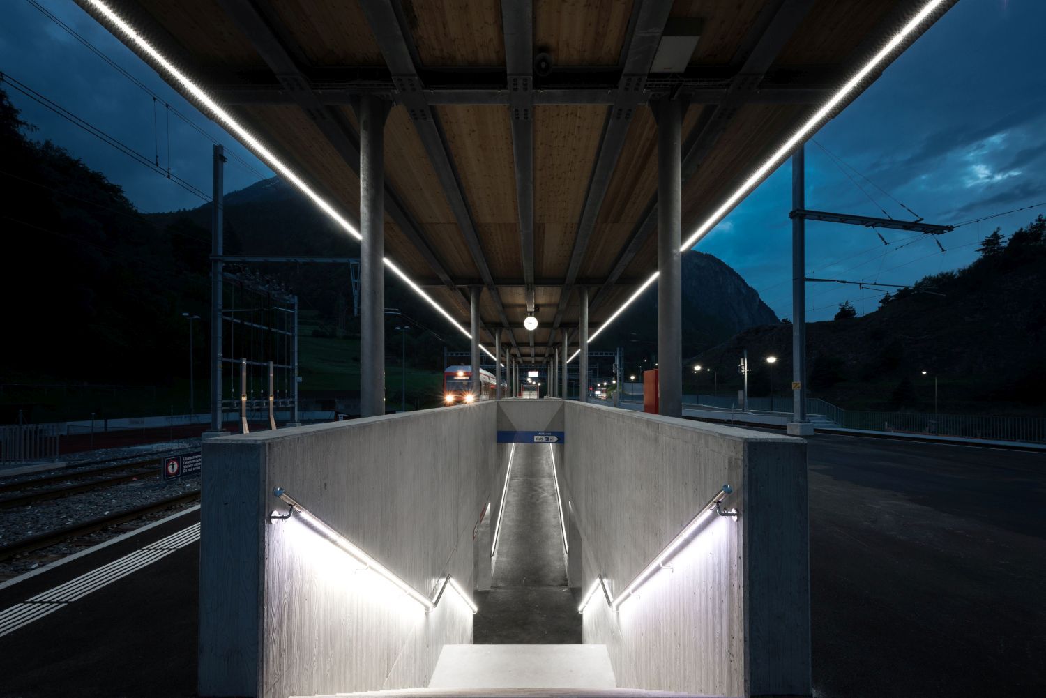 LED lighting at Sembrancher station - efficient and uniform illumination of the platform with LaneLED