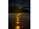 Percorso invernale notturno con RoadLED per un percorso temporaneo sicuro in presenza di neve e ghiaccio