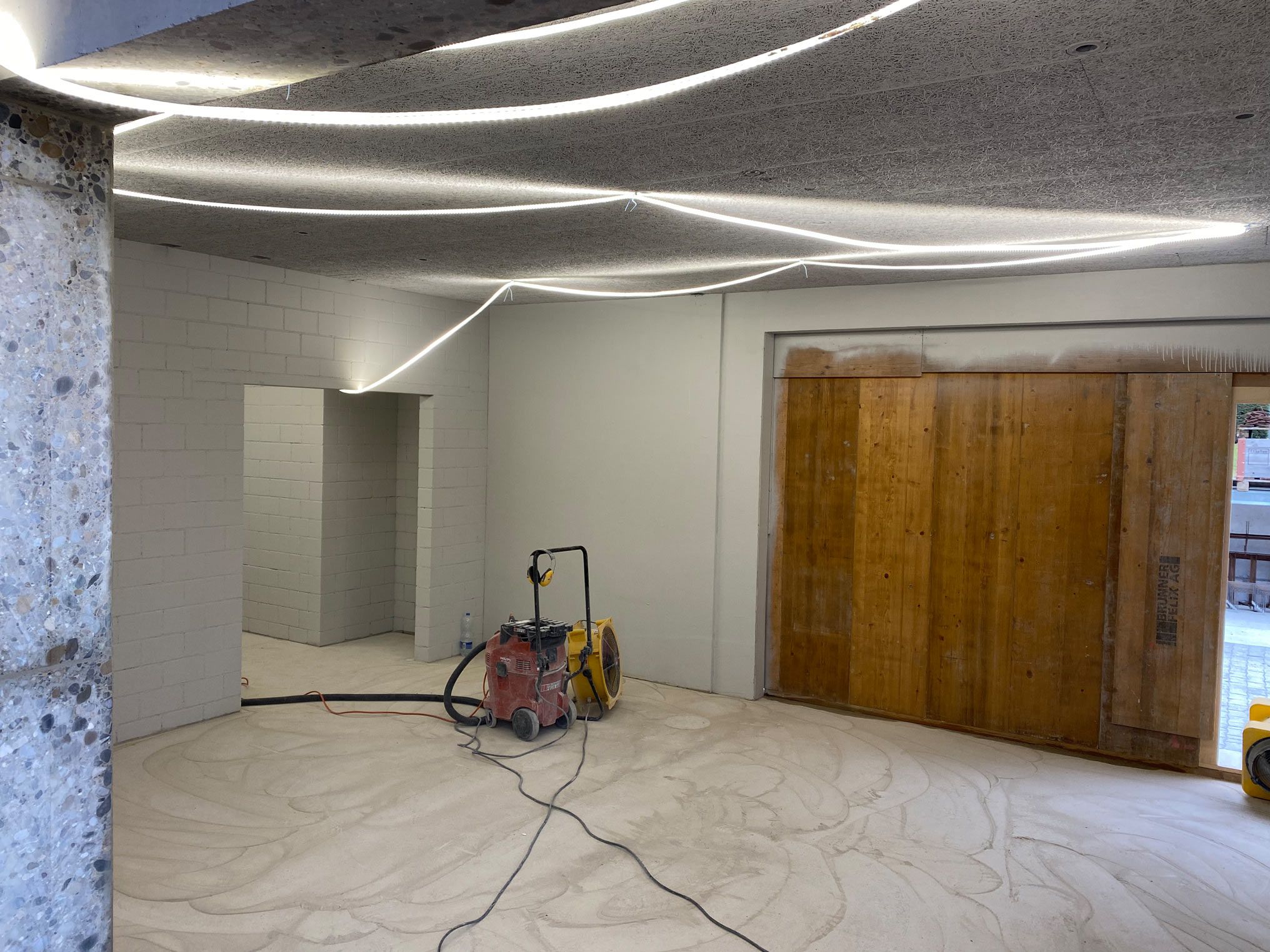 Sistema di illuminazione a LED FlexLED per lavori interni - illuminazione di cantiere uniforme per lavori precisi negli edifici