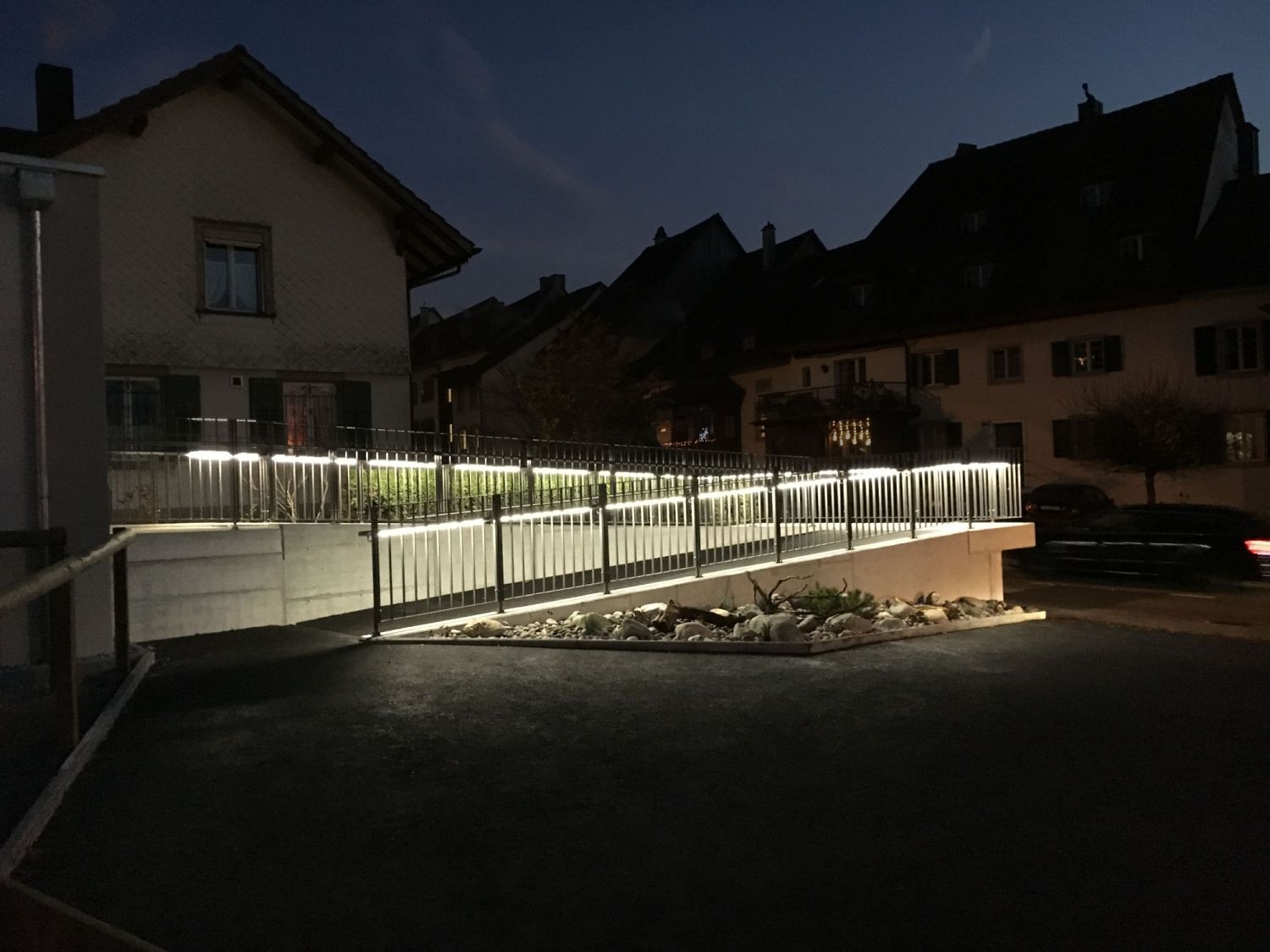 Illuminated railing with GIFAS LaneLED INOX42 at the Xundheitszentrum Stein am Rhein - energy-efficient LED path lighting for greater safety