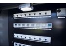 Vue intérieure d'une distribution électrique GIFAS dans le parc de mobil-homes de Steinach - Interrupteurs, compteurs et composants de protection pour une alimentation en énergie sûre