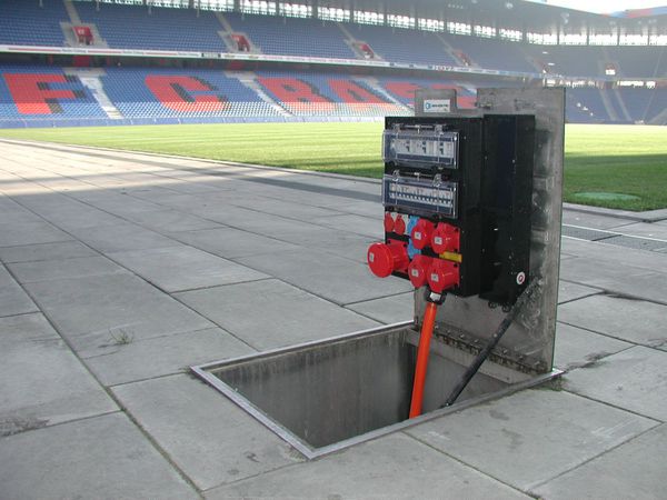 Underfloor distributor Campetto in the St. Jakob-Park Basel stadium - GIFAS solution for a secure power supply directly on the edge of the pitch.