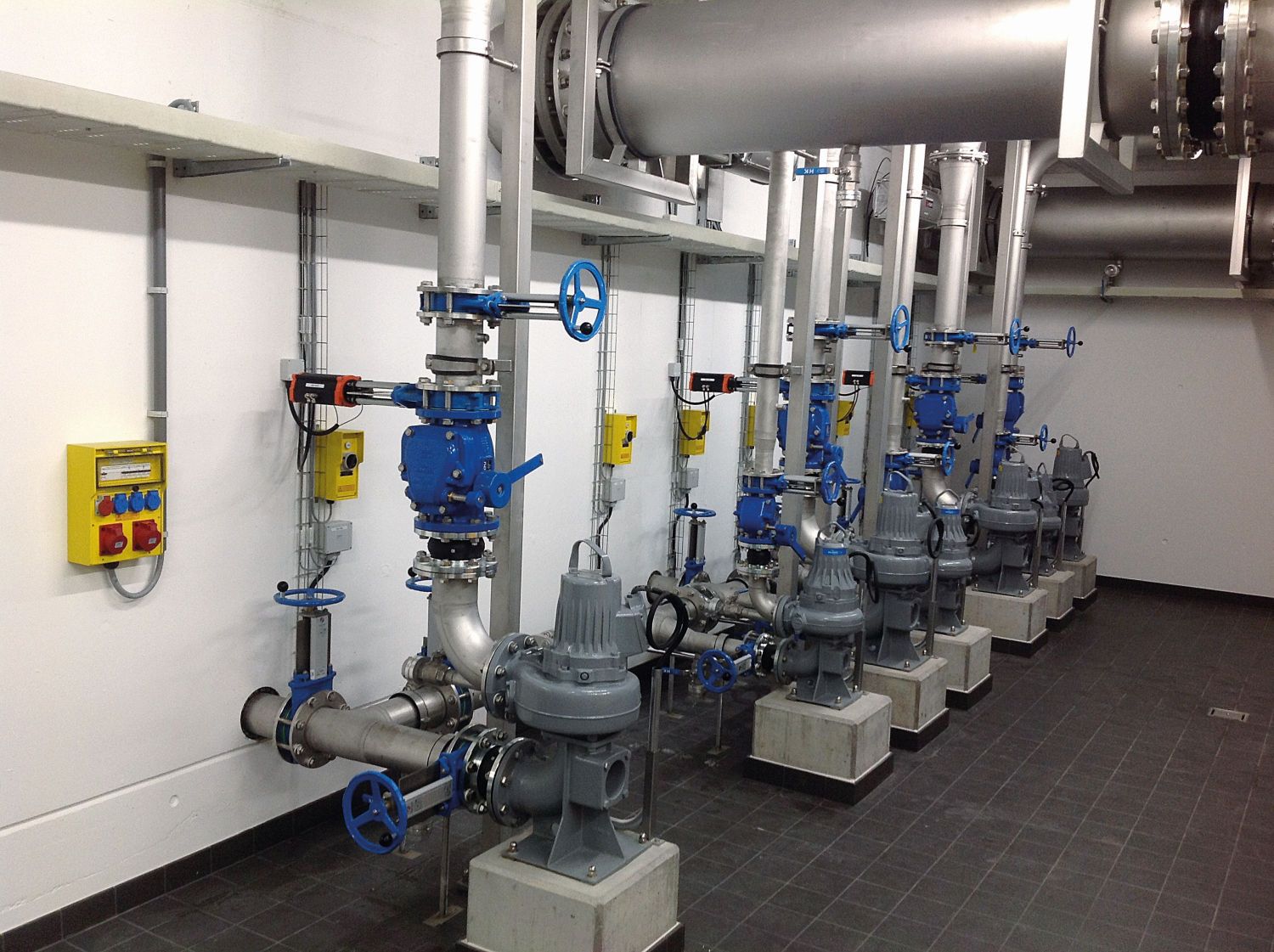 Safety switches and pipe systems in a wastewater treatment plant - reliable power supply from GIFAS