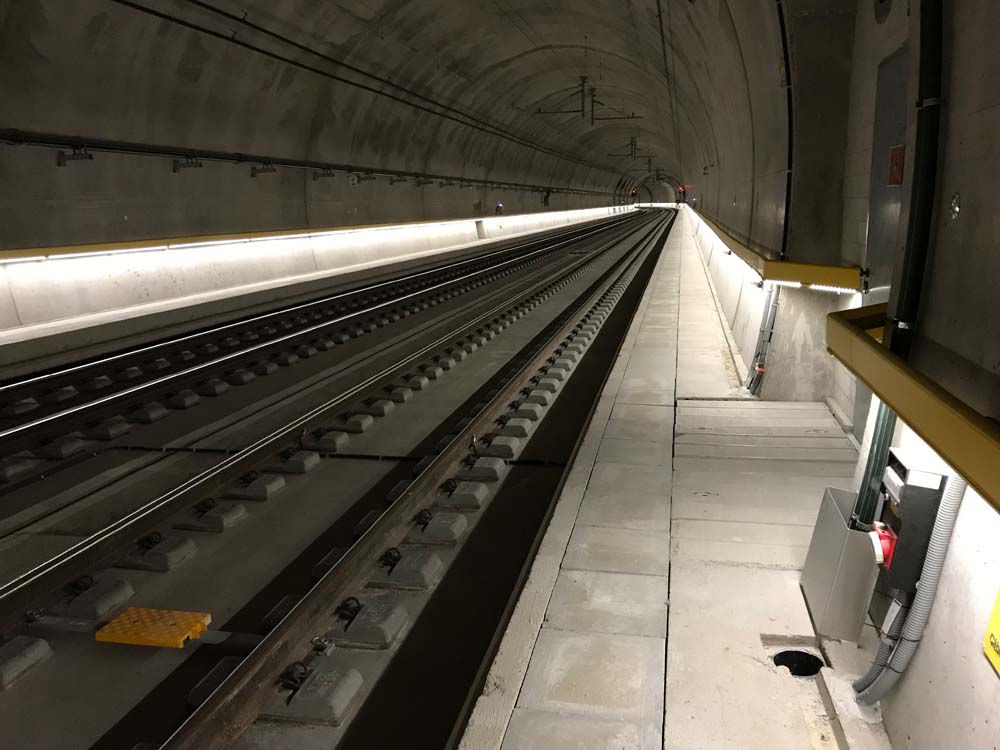 Railroad tunnel with track systems and LaneLED guidance system along the maintenance route for safe orientation