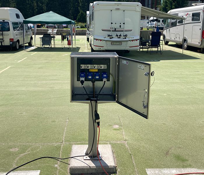 Distributeur de courant AP pour l'alimentation en électricité sur le camping - connexions sûres pour les caravanes