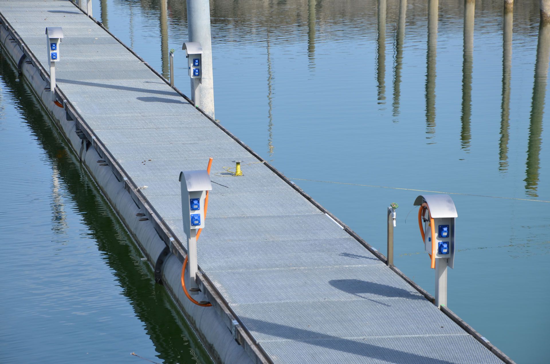 Energy columns for supplying power to boats on a jetty in the harbor - safe power distribution for shipping