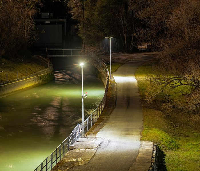 Eclairage public à LED du barrage du Susten la nuit