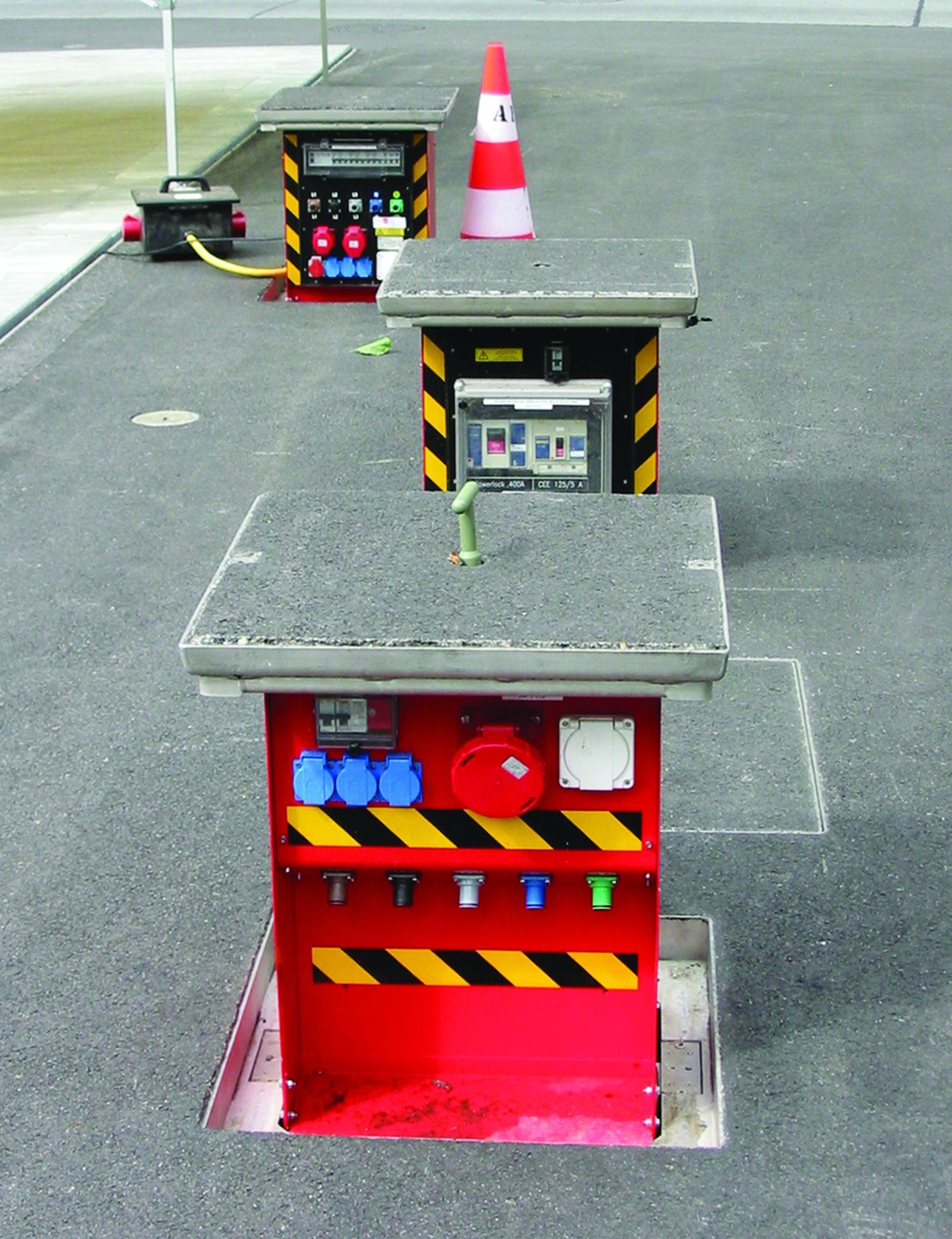 Campetto Unterflurverteiler auf dem Bundesplatz Bern – versenkbare GIFAS Energieverteiler für sichere Stromversorgung im öffentlichen Raum