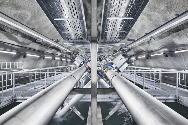 Éclairage LED du tunnel StreamLED dans le tunnel de base du Lötschberg avec un éclairage uniforme de l'infrastructure technique