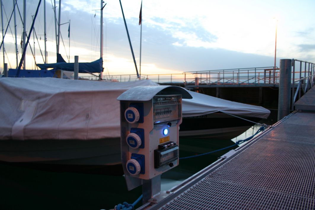 Energy column from GIFAS for a secure power supply in the harbor - solution for boats and jetties