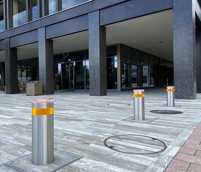 Retractable bollards in front of hospital entrance - controlled access solution for safety in the healthcare sector