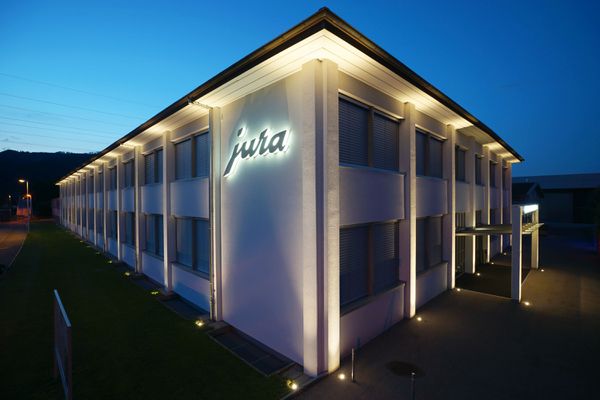 Facade lighting with GIFAS VisuLED - stylish and energy-efficient LED lighting on the Jura company building at night