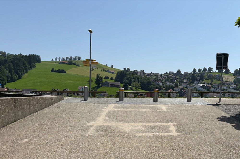 Impianti di dissuasori presso la cappella del cimitero di Herisau - controllo automatico degli accessi con dissuasori in acciaio inox in Appenzello
