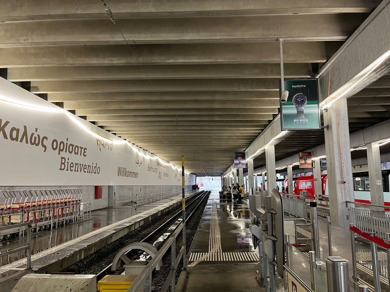 Sistema di illuminazione LED FlexLED alla stazione ferroviaria di Zermatt - illuminazione temporanea della piattaforma e dell'infrastruttura durante i lavori di costruzione