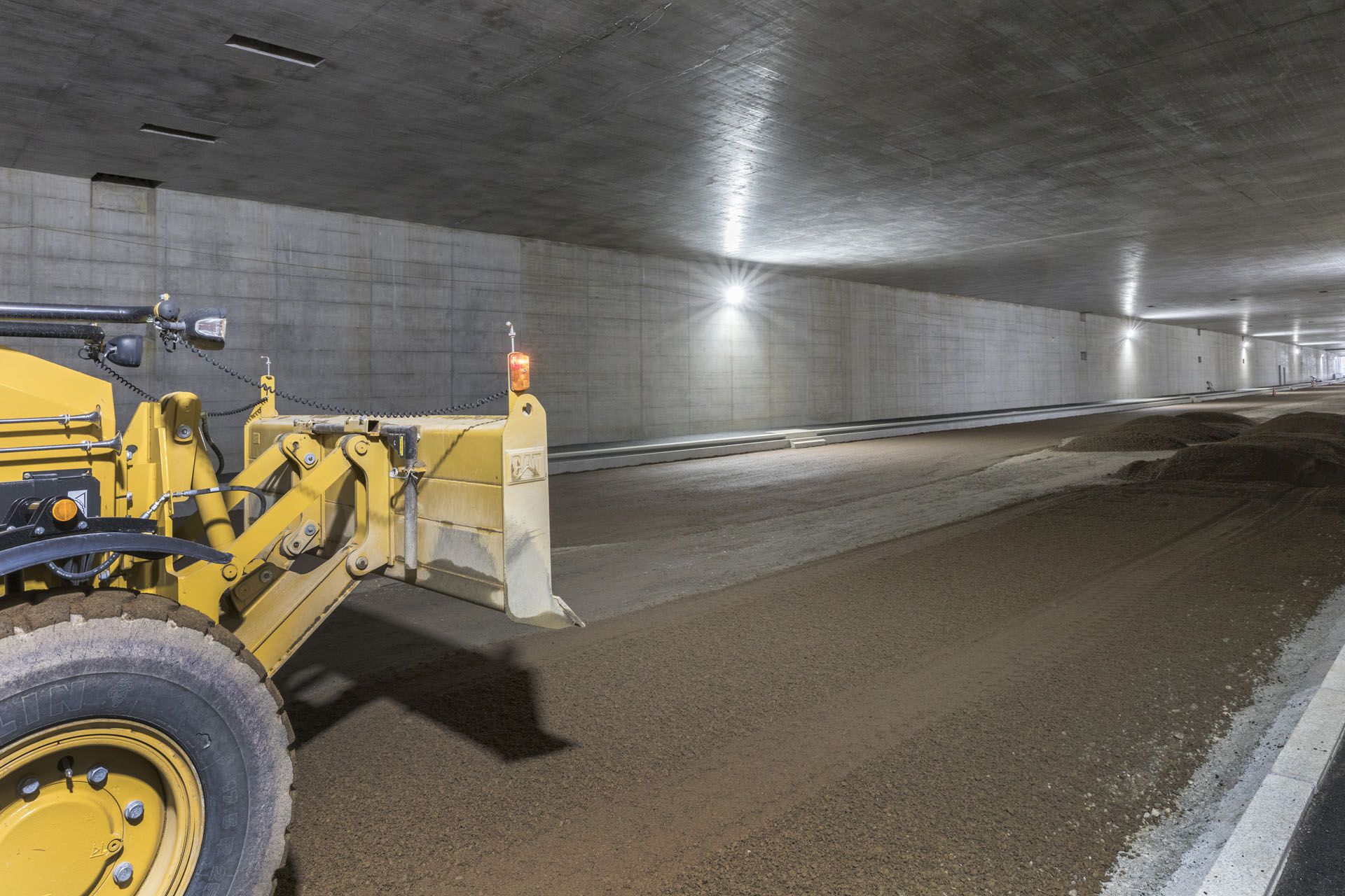DeltaLUXX - LED-Leuchten beleuchten den Tunnel während der Bauphase der Nordumfahrung – effiziente Lichtlösung im Bauprojekt