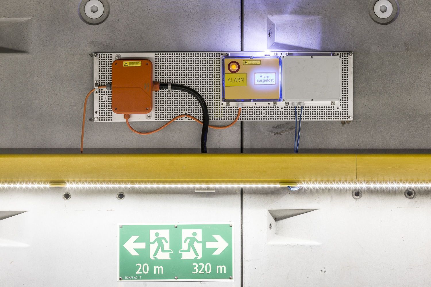 LED-Sicherheitsbeleuchtung LaneLED im Tunnel Glatscheras – zuverlässige Notbeleuchtung und klare Fluchtwegkennzeichnung