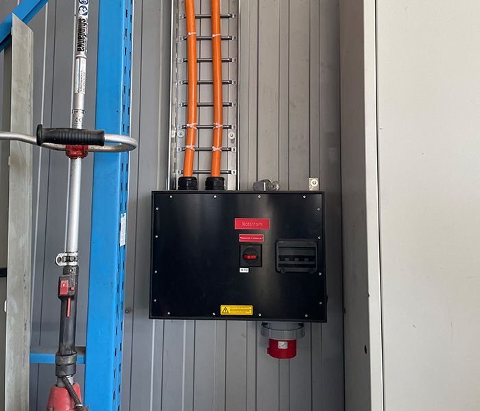 Emergency power switch in a technical system to ensure the power supply in the water supply