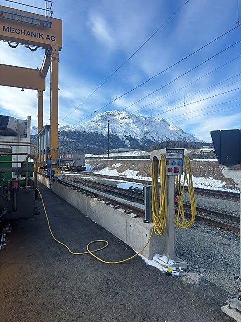 Alimentation électrique des Chemins de fer rhétiques (RhB) avec le coffret de distribution GIFAS type 7700 dans les Alpes suisses