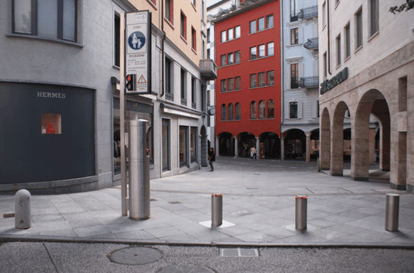 Senkpolleranlage zur Zufahrtskontrolle in Lugano – automatische GIFAS Poller für Sicherheit und Verkehrssteuerung in der Altstadt