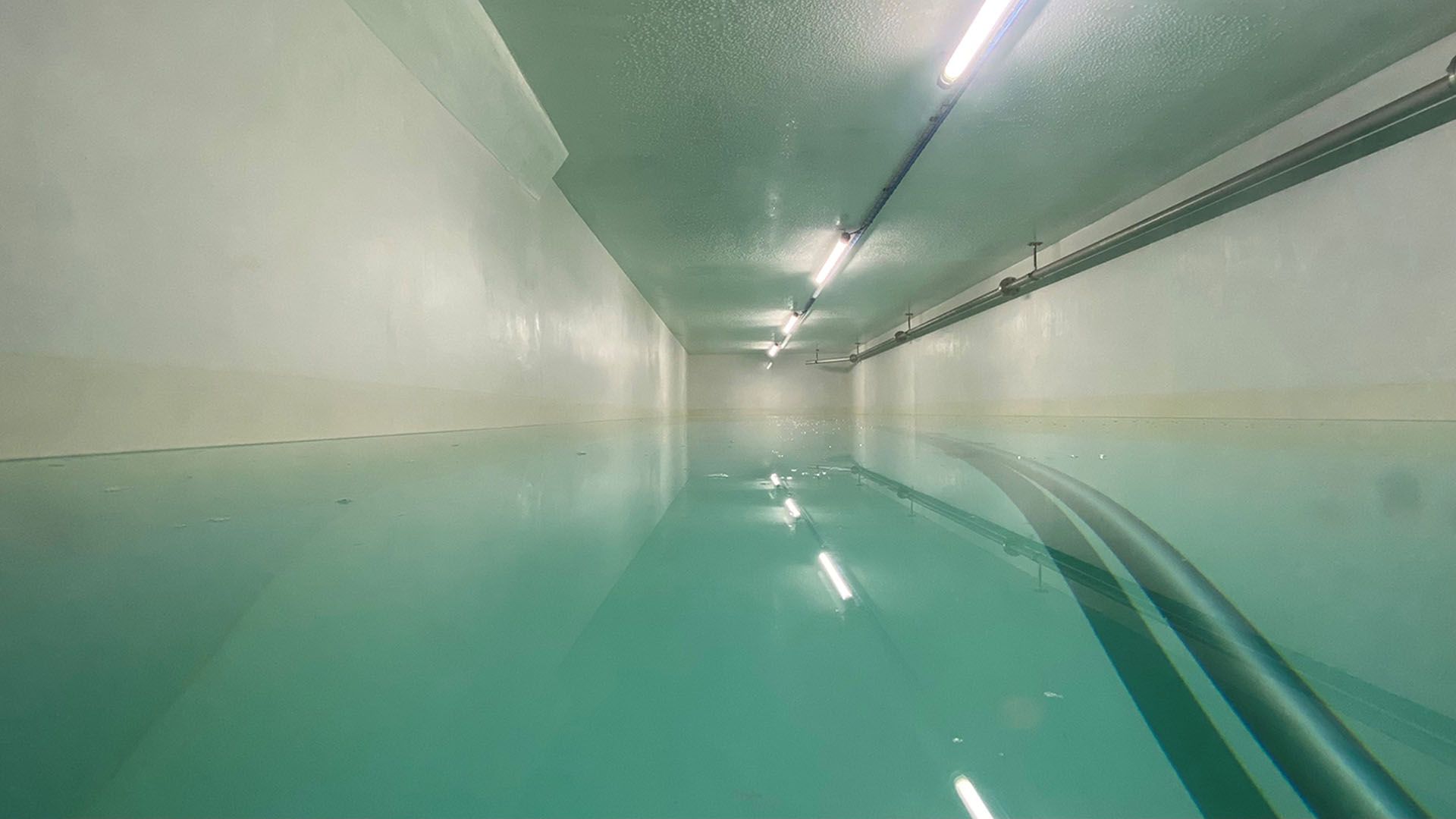 LED-Beleuchtung im Wasserreservoir für sichere und gleichmässige Ausleuchtung der Wasserversorgung