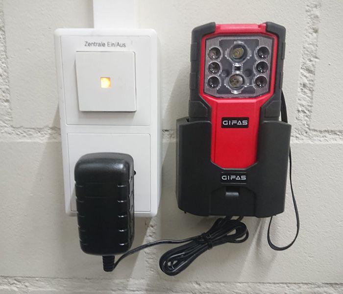 Luminaire de secours à LED pour le contournement d'urgence du centre commercial - un éclairage sûr en cas de maintenance ou de panne