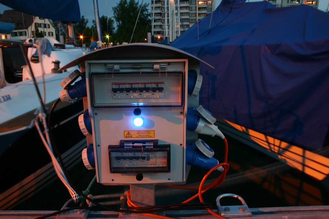 GIFAS energy columns ensure a safe and reliable power supply in the port.