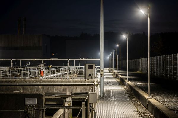 LED-Aussenbeleuchtung AlphaLUXX sorgt für sichere und energieeffiziente Beleuchtung in der Abwasserreinigungsanlage