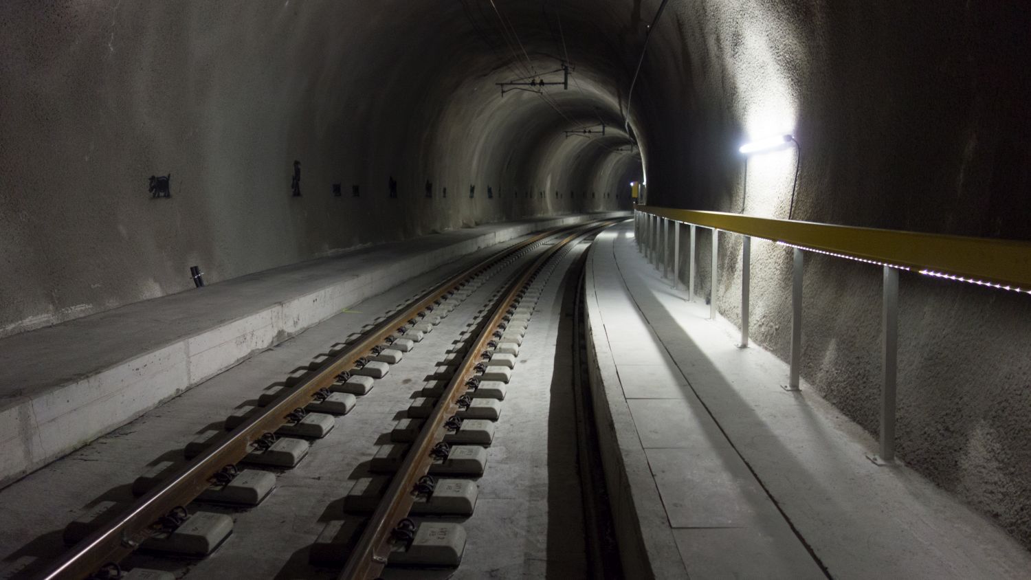 LaneLED light strip made of GRP in the Ruckhalde railroad tunnel - efficient LED tunnel lighting for safe maintenance routes