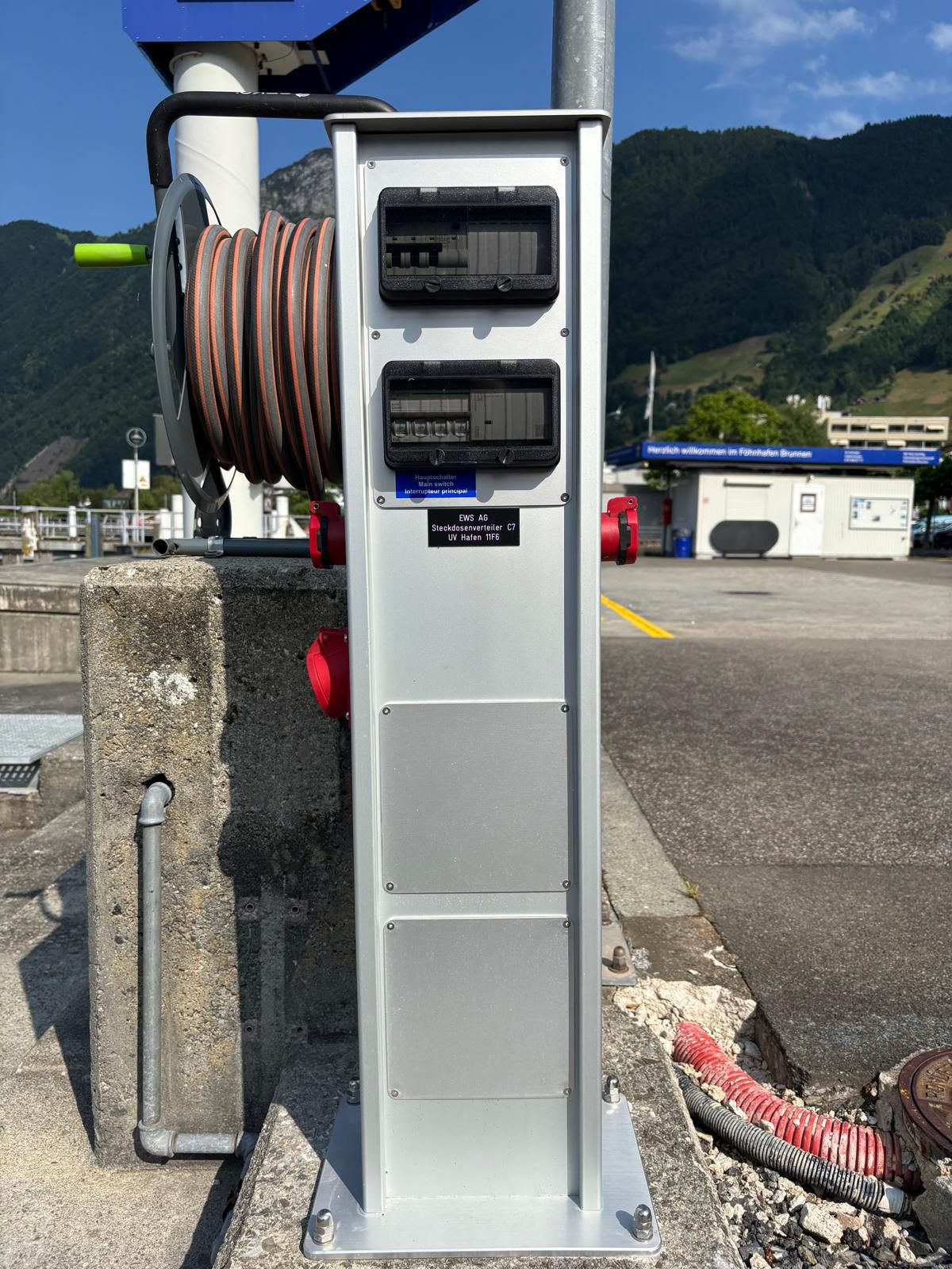 Aluminum power column in the port well - robust power supply for boats and port infrastructure from GIFAS