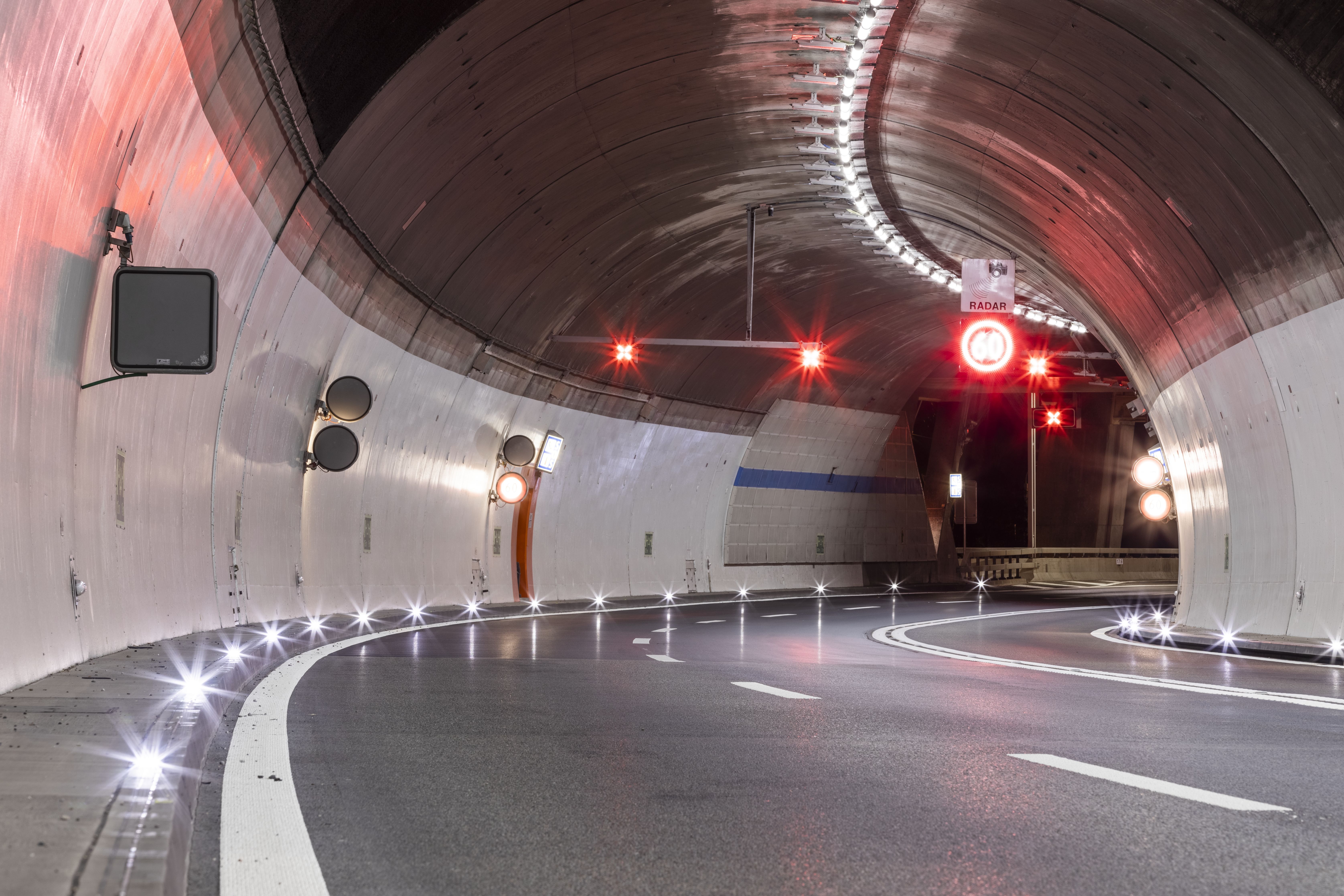 MarkLED LED-System zur Tunnelbeleuchtung im Autobahntunnel Schaffhausen – sichere und energieeffiziente Ausleuchtung der Fahrbahn